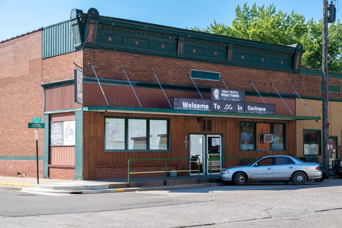 Cochrane Buffalo City parks & business fronts-02