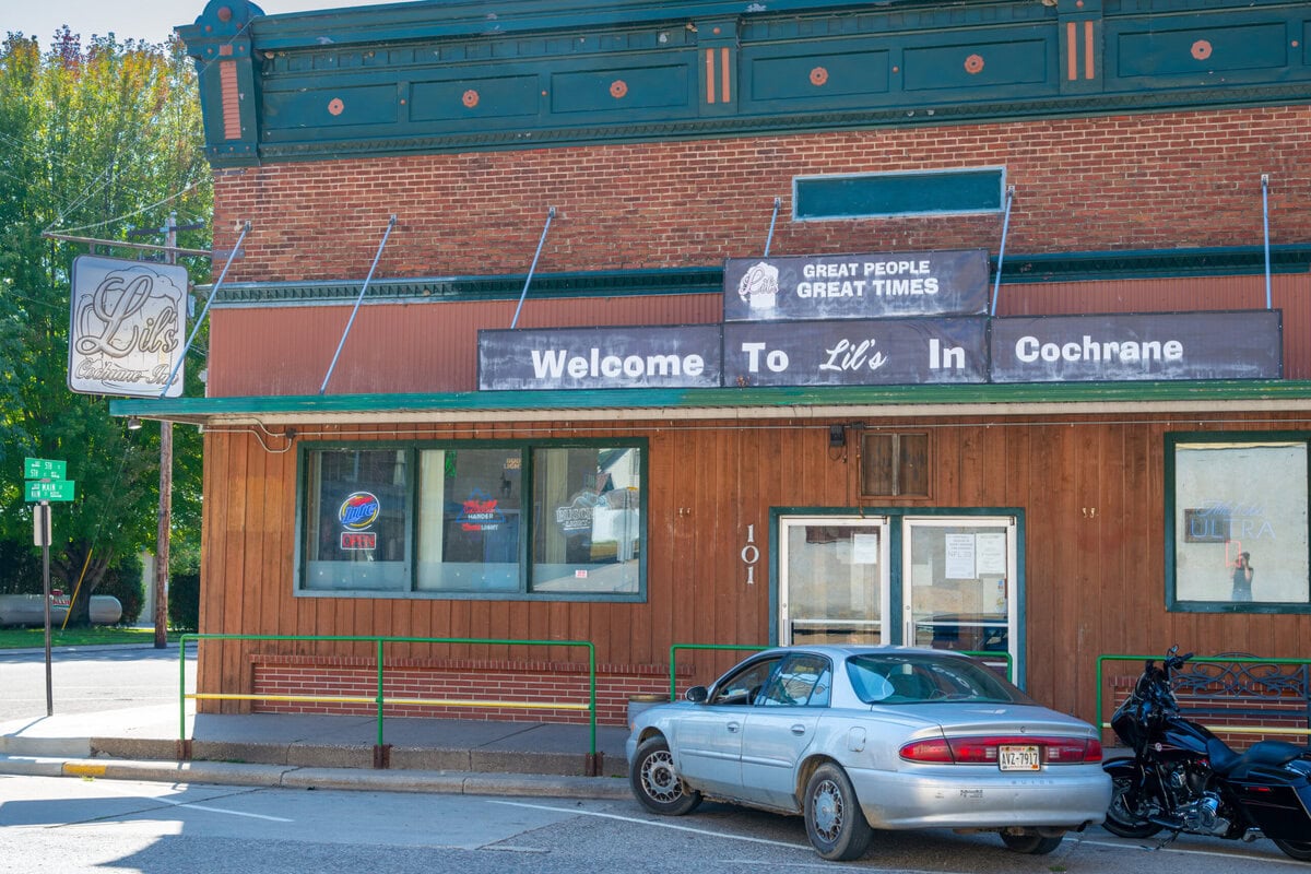 Cochrane Buffalo City parks & business fronts-03