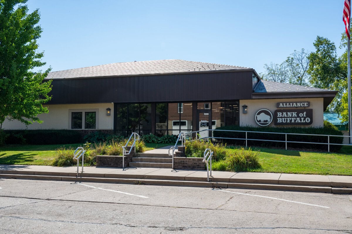Cochrane Buffalo City parks & business fronts-12