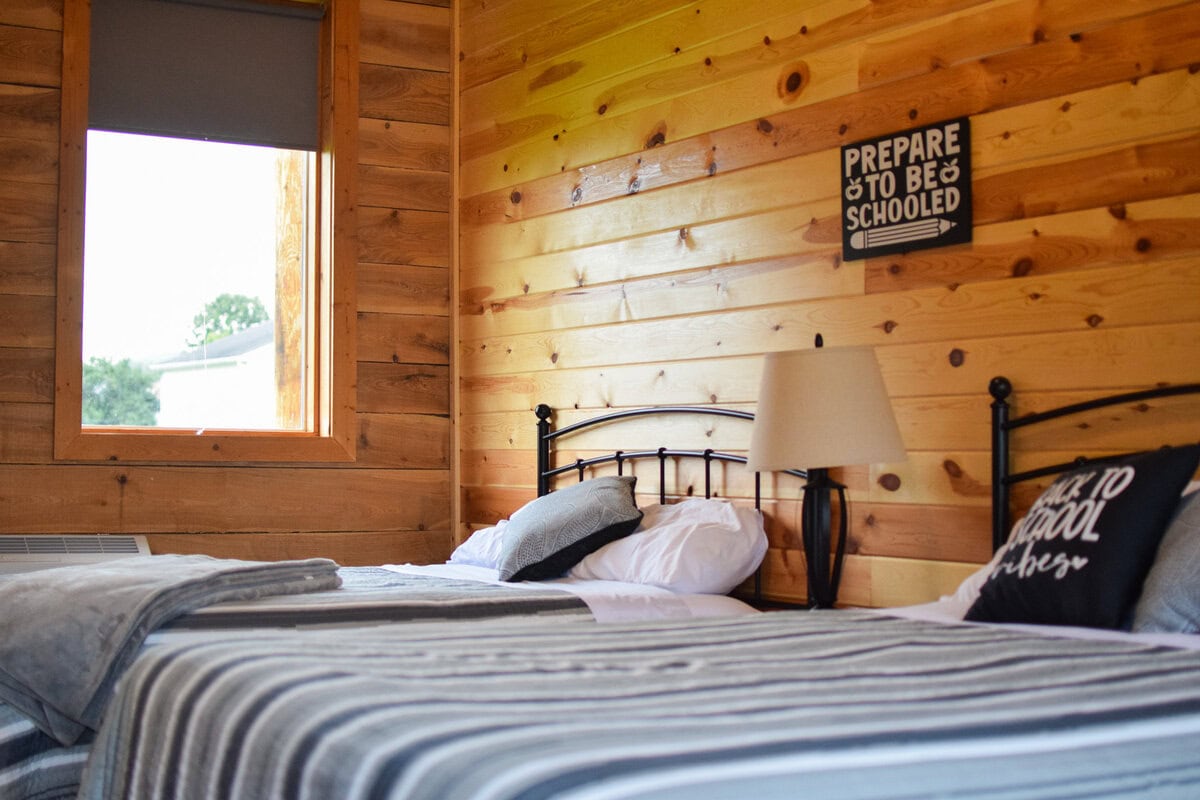 Waumandee - Hideaway Inn-01